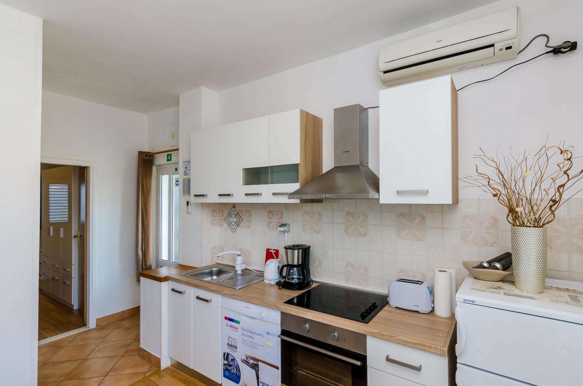 Apartments Lorena Mljet Pomena Exterior photo