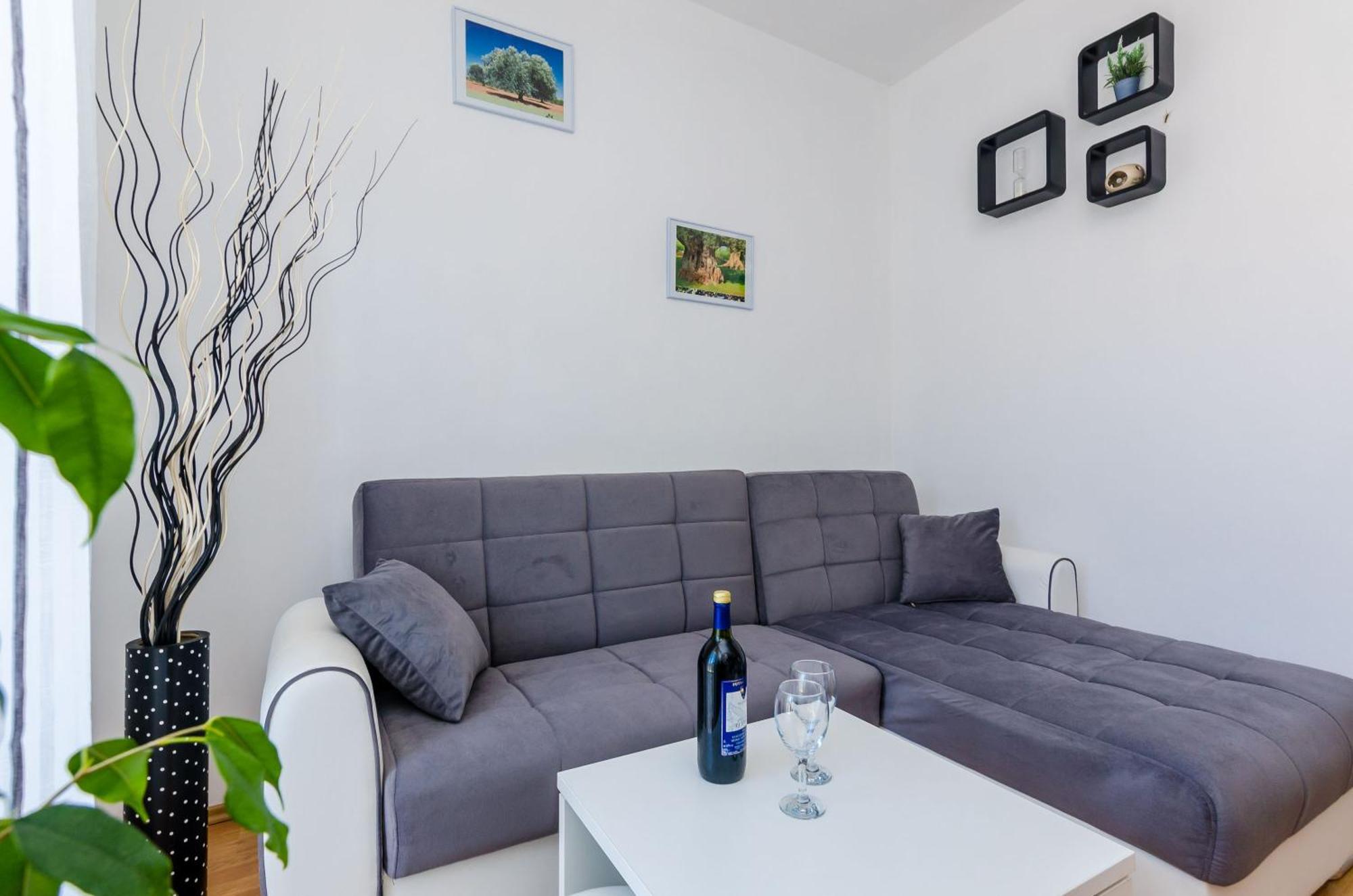 Apartments Lorena Mljet Pomena Exterior photo