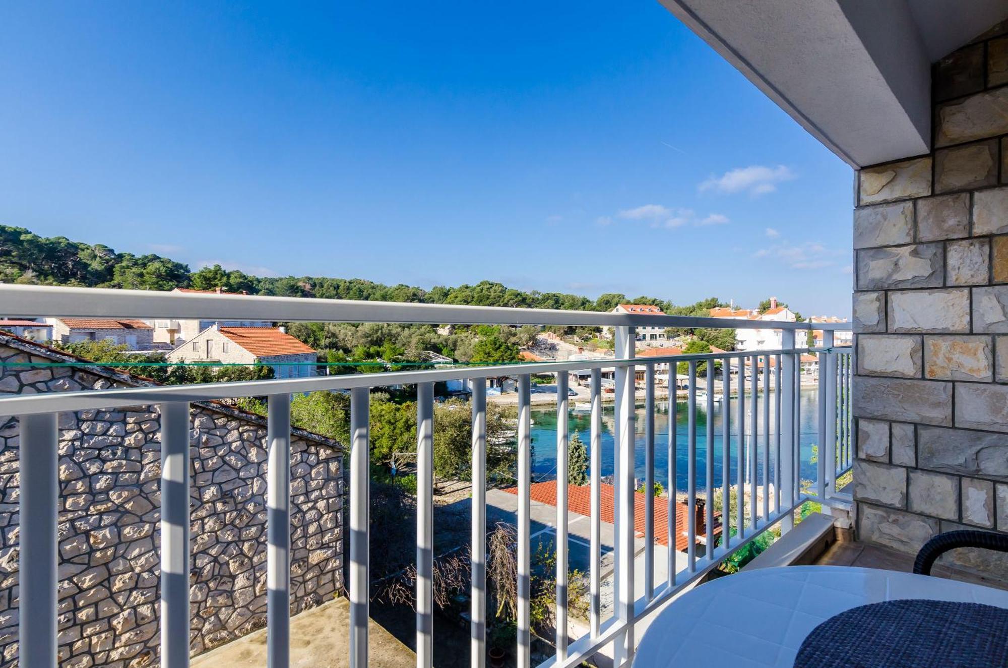 Apartments Lorena Mljet Pomena Exterior photo