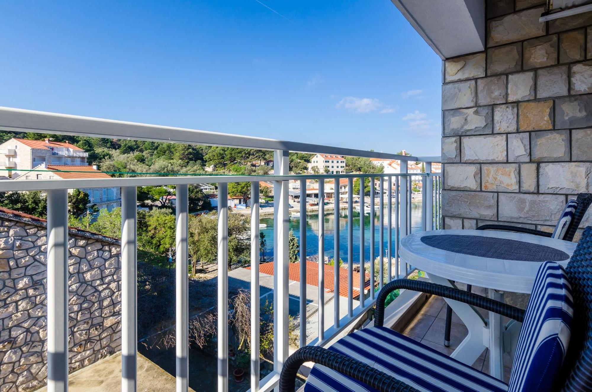 Apartments Lorena Mljet Pomena Exterior photo