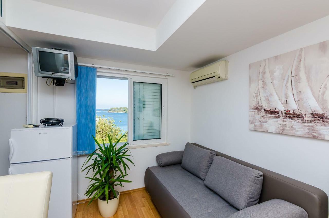 Apartments Lorena Mljet Pomena Exterior photo