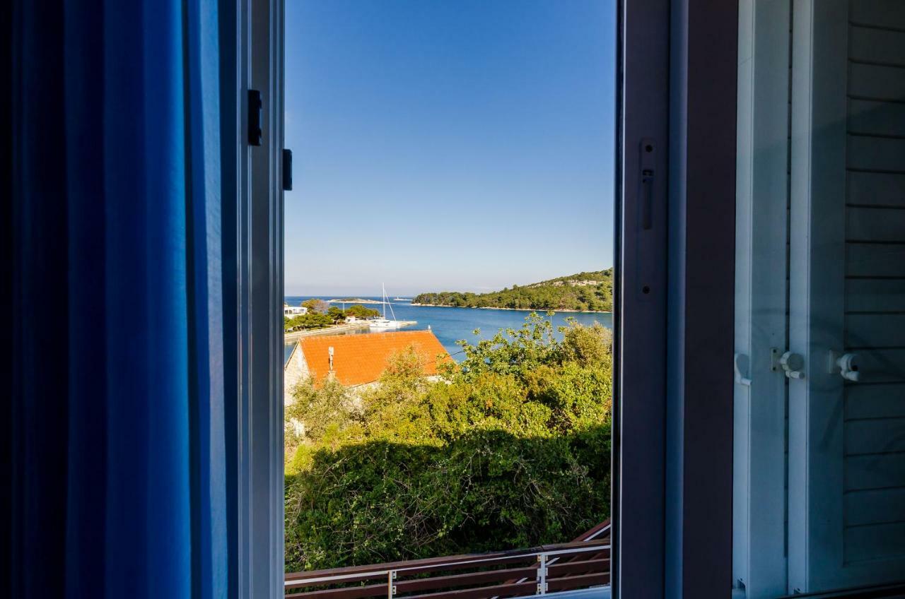 Apartments Lorena Mljet Pomena Exterior photo